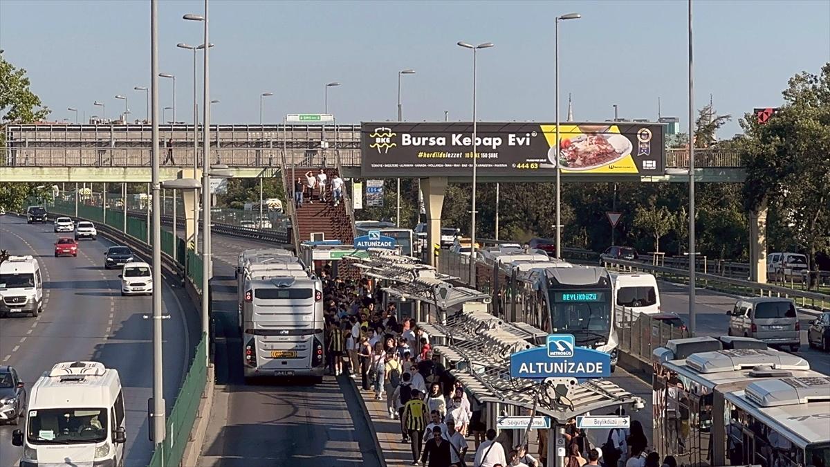 15 Temmuz Şehitler Köprüsü'nde metrobüs arızası