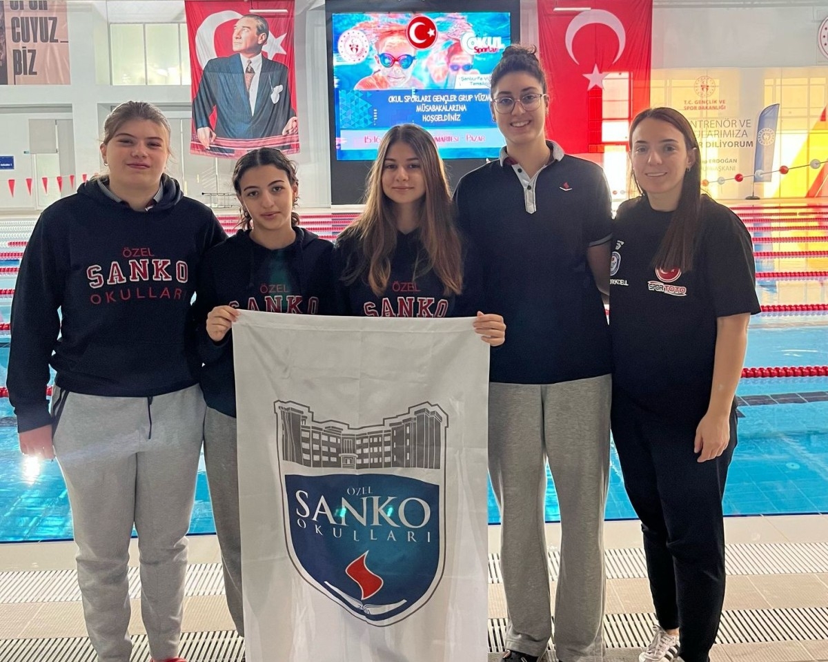 SANKO okulları yüzme takımı bölge şampiyonu oldu