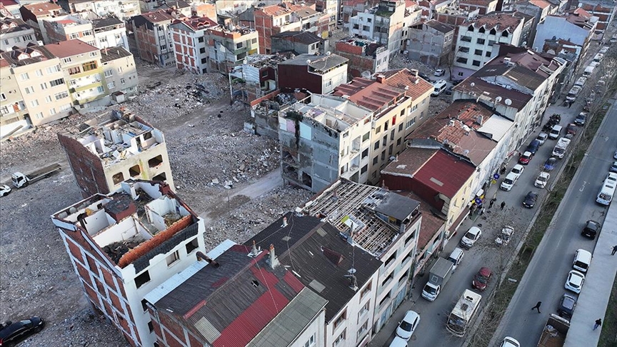 Bayrampaşa'da tamamlanmayan kentsel dönüşüm sahası mahalle sakinlerini tedirgin ediyor