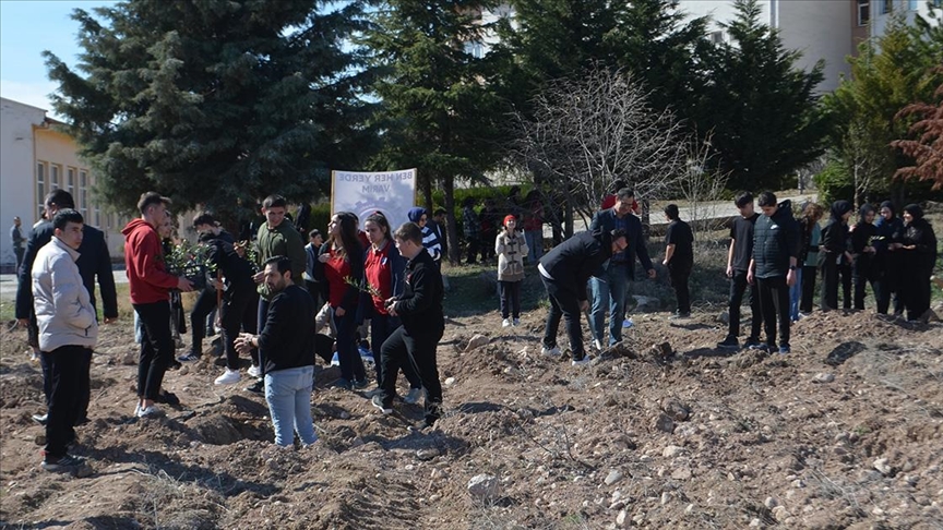 Atıl okul bahçeleri meyve bahçesine dönüşüyor