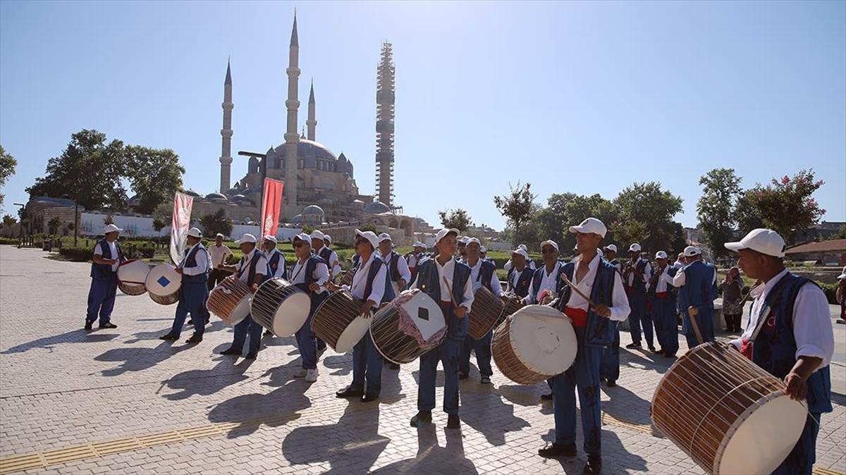 663. Tarihi Kırkpınar Yağlı Güreşleri Festivali davul zurna ekibinin davetleriyle başladı