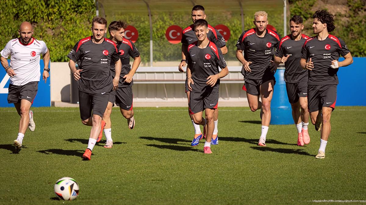 A Milli Futbol Takımı, Çekya maçının hazırlıklarını sürdürdü