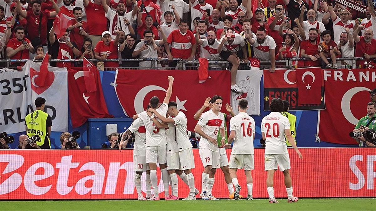 A Milli Futbol Takımı, EURO 2024'te Çekya'yı 2-1 Mağlup Ederek Son 16'ya Yükseldi