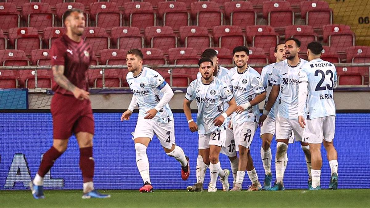 Adana Demirspor 3 puanı 3 golle aldı