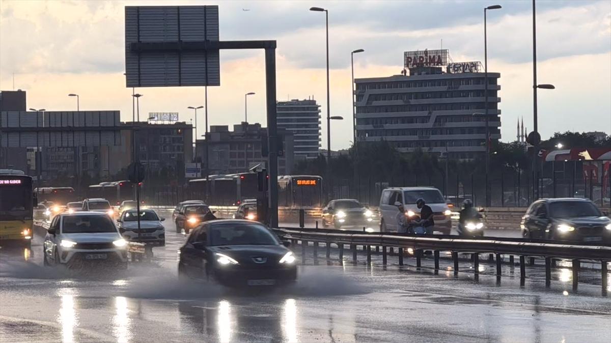 AKOM'dan İstanbul için sağanak geçişleri uyarısı