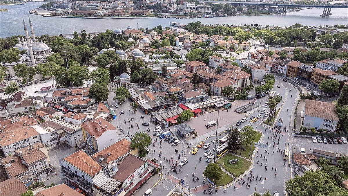 Anadolu Gençlik Derneği üyeleri Gazze için İstanbul'da pedal çevirdi