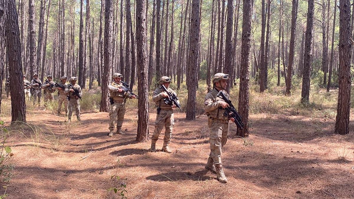 Antalya'da orman yangınlarına karşı Jandarma komandolar görev başında