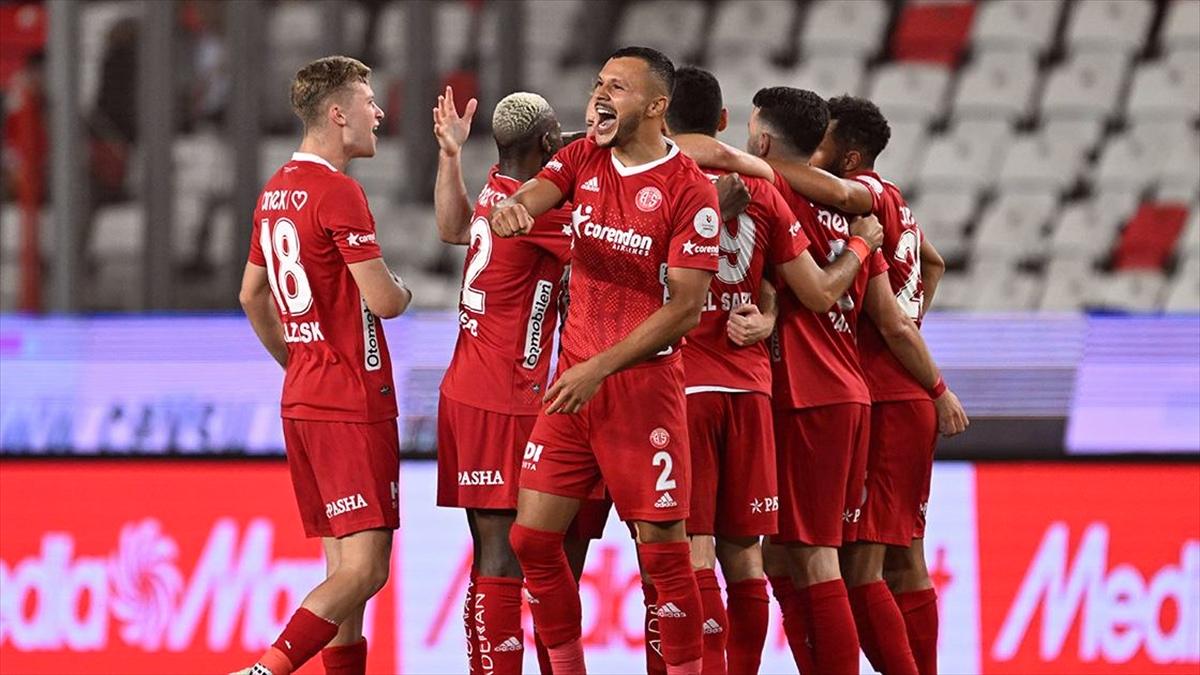 Antalyaspor, Adana Demirspor'u 2-1 yendi