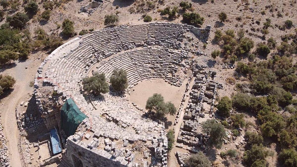 Arkaik Sur İçi Manastır Alanında Yapılan Kazılarda Geç Antik Çağ'a Ait Yapılar Gün Yüzüne Çıkıyor