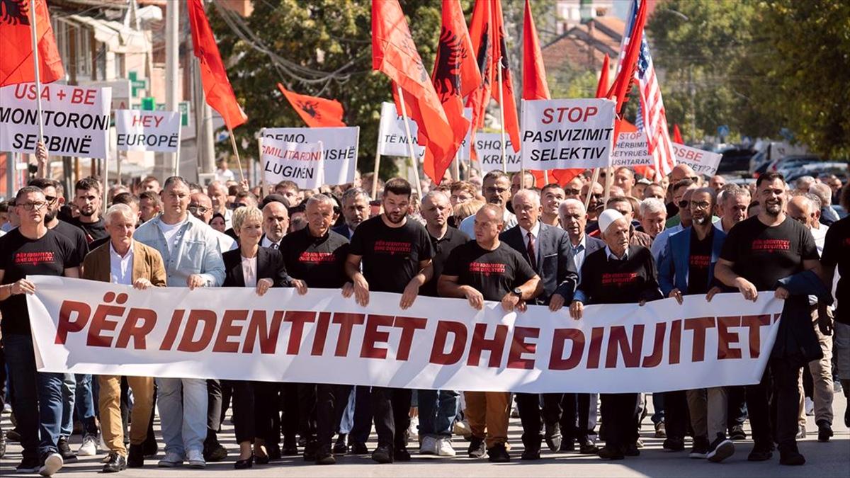 Arnavutlar, Sırbistan'ın güneyindeki Preşevo'da ayrımcılığı protesto etti