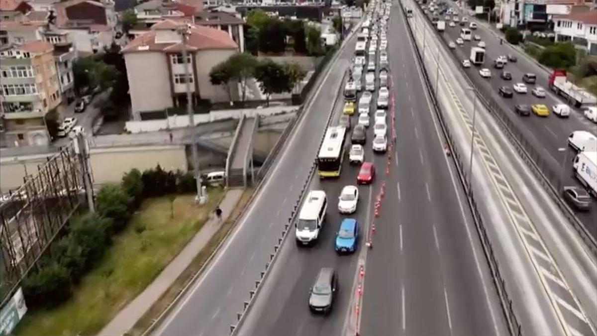 Asfalt yenileme çalışması yapılan Haliç Köprüsü'nde trafik yoğunluğu