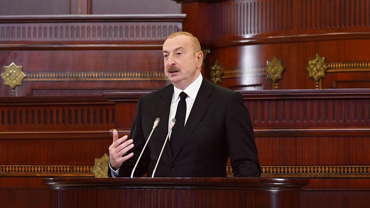 Azerbaycan Cumhurbaşkanı Aliyev, Ermenistan'ı silahlandıran ülkeleri uyardı