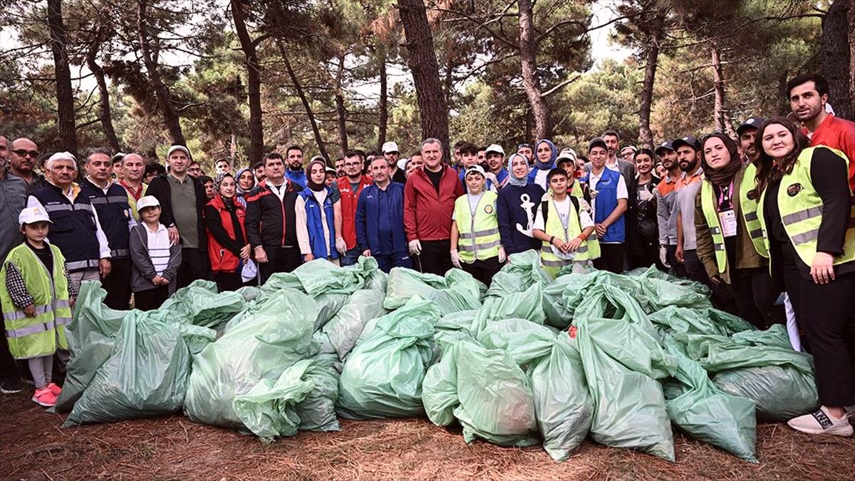 Bakan Bak, Aydos Ormanı'nda 