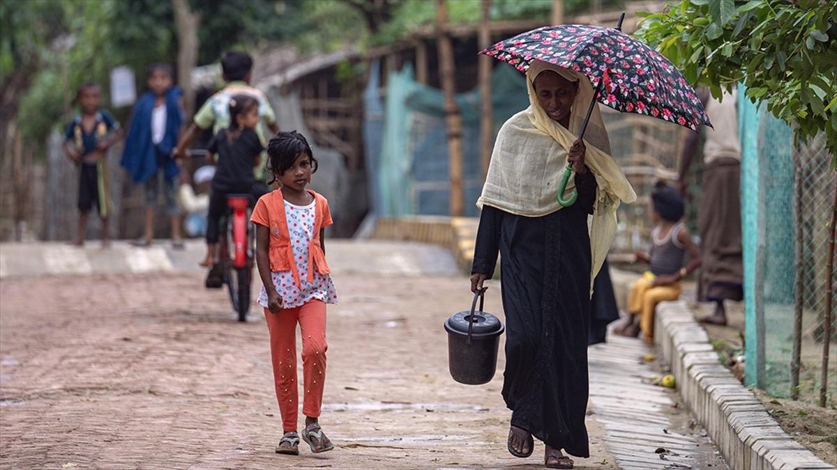 Bangladeş, yaklaşık 8 bin Arakanlı Müslümanın ülkeye girdiğini açıkladı