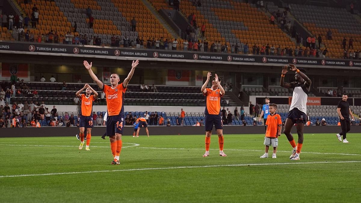 Başakşehir, Süper Lig'de yarın Alanyaspor'u konuk edecek