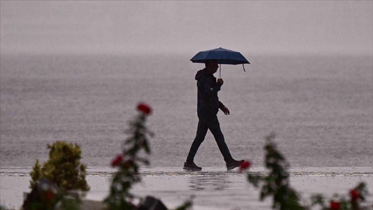 Batı Karadeniz ve Marmara'nın kuzeybatısında sağanak, Doğu Akdeniz'de fırtına bekleniyor