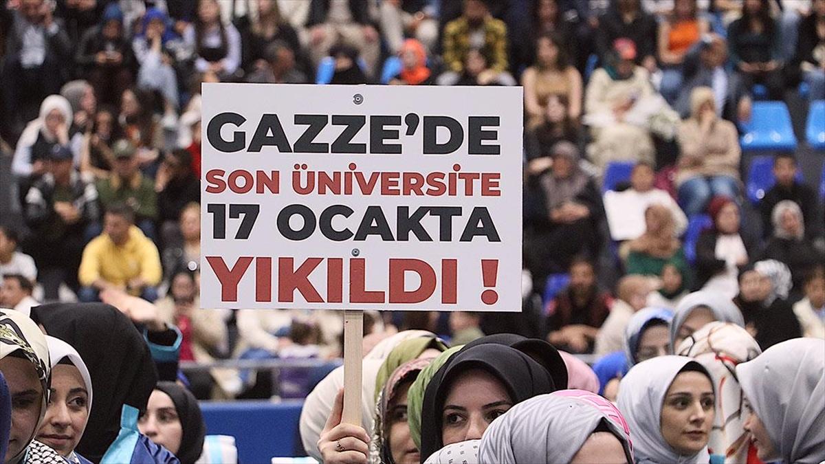 Bayburt Üniversitesi öğrencileri mezuniyet töreninde Filistin'e destek verdi