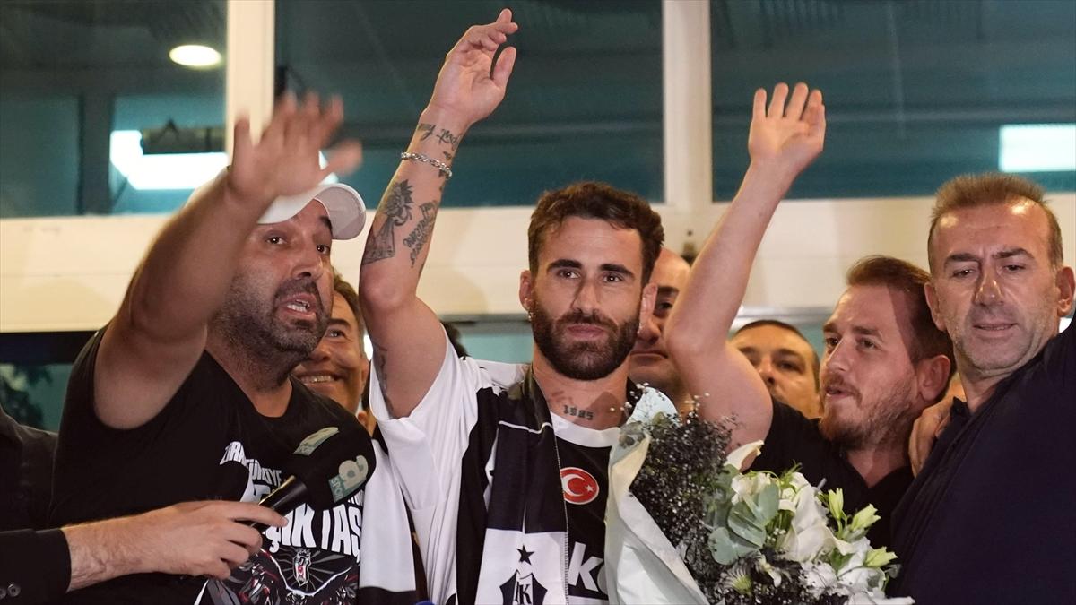 Beşiktaş'ta yeni transfer Rafa Silva, takıma katıldı