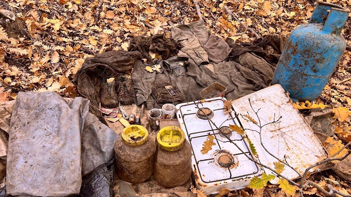 Bingöl'de terör örgütü PKK'ya ait sığınakta yaşam malzemesi ele geçirildi