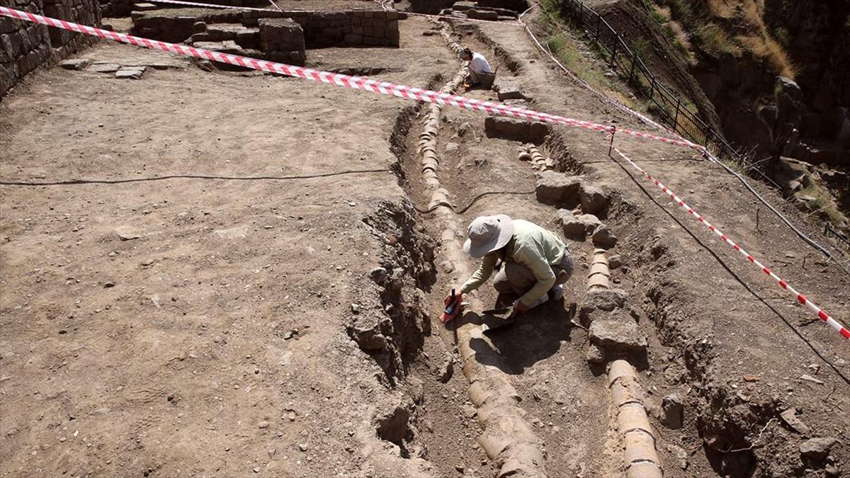 Bitlis Kalesi'nde içme suyu şebekesi bulundu