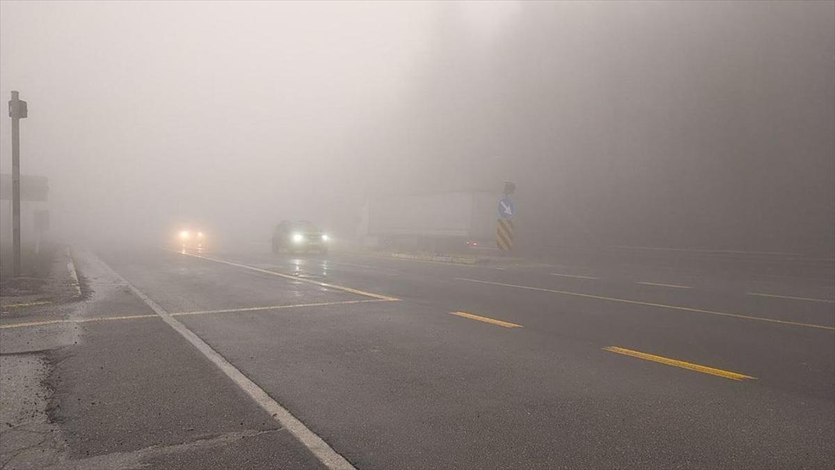 Bolu Dağı'nda sis görüş mesafesini düşürdü