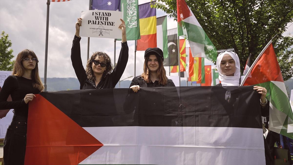 Bosna Hersek'te üniversite öğrencileri İsrail'in Gazze'ye saldırılarını protesto etti