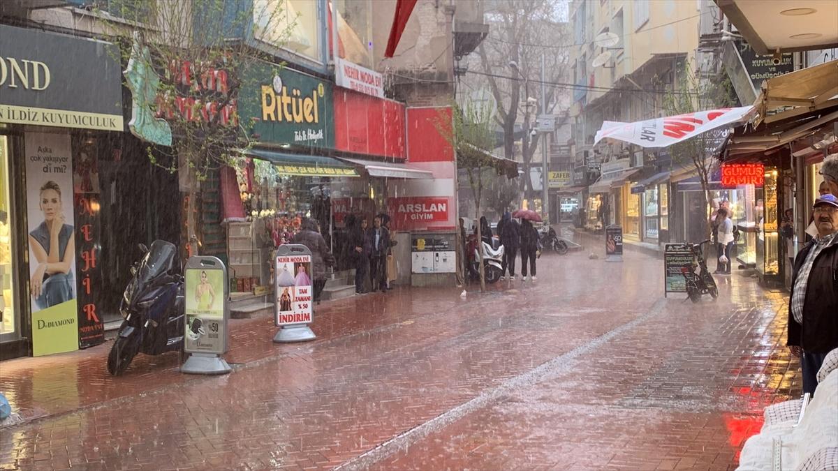 Bursa ve Balıkesir'de sağanak etkili oldu