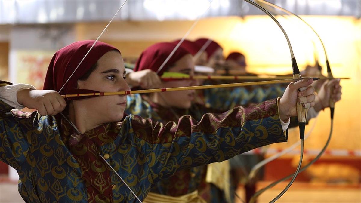 Bursalı genç okçular, ulusal ve uluslararası başarılarını sürdürüyor