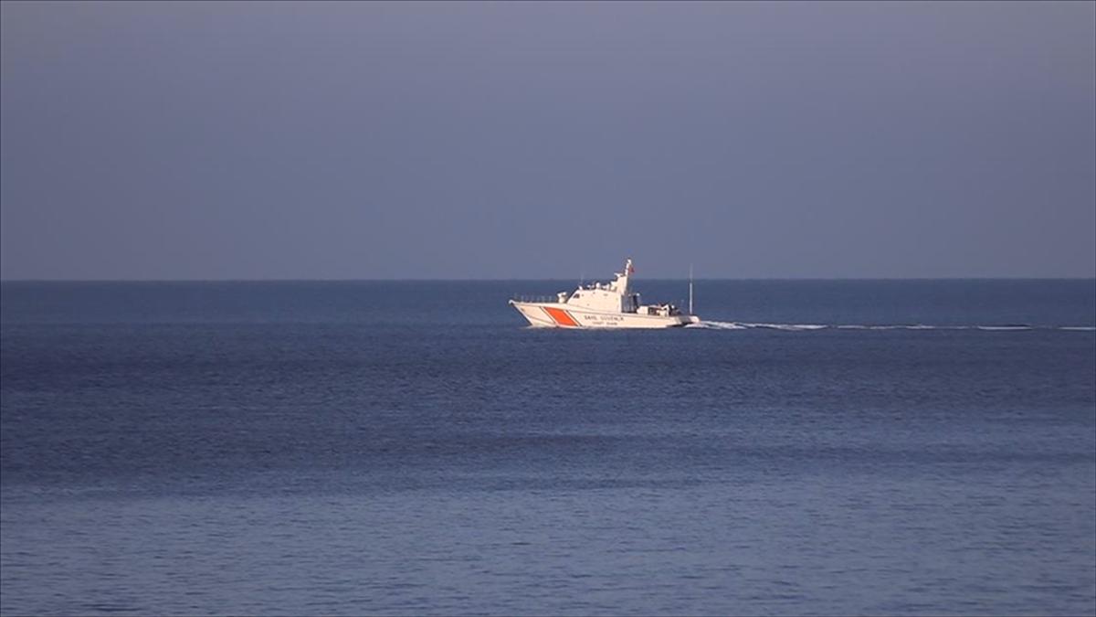 Çanakkale'de batan bottaki göçmenleri arama çalışmalarında bir çocuğun daha cansız bedenine ulaşıldı