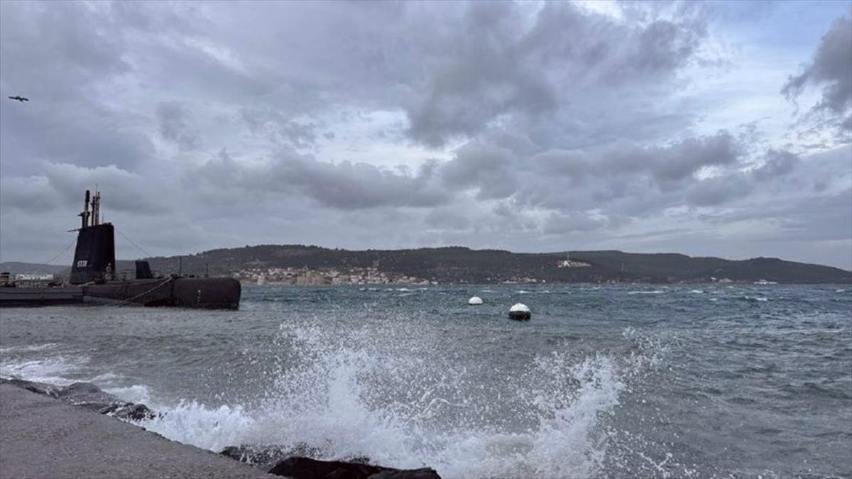 Çanakkale'de lodos etkili oluyor