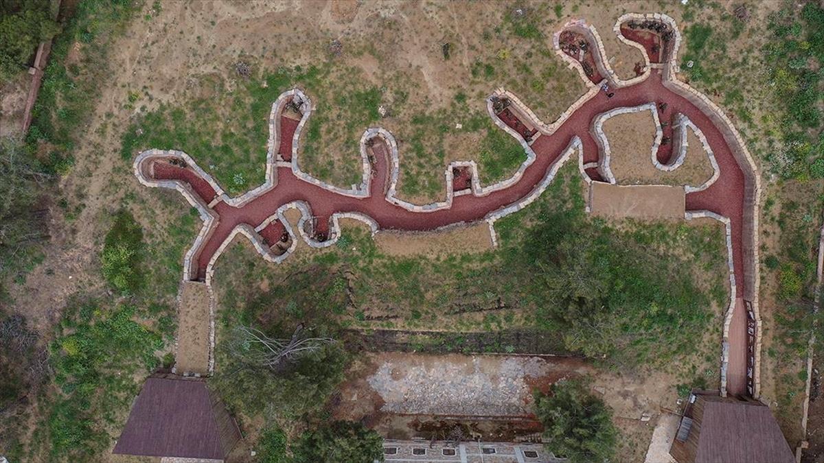 Çanakkale'deki siper canlandırması ecdadın kara savaşlarındaki kahramanlığını bugünlere taşıyor