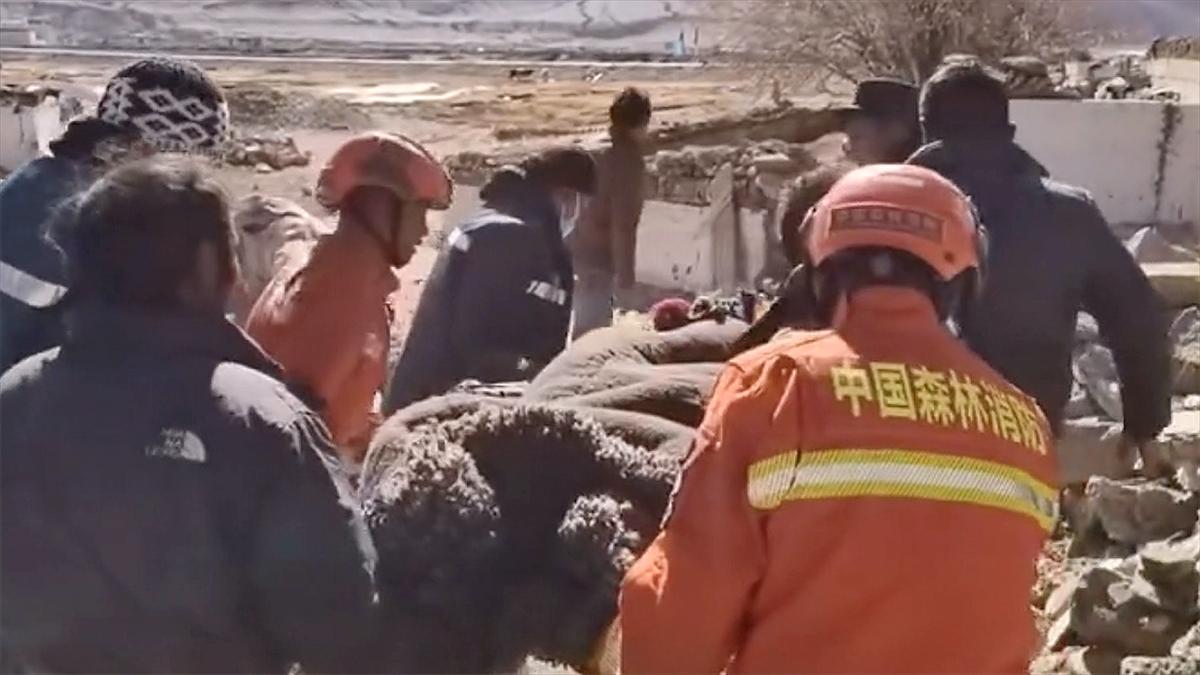 Çin'in Tibet bölgesinde meydana gelen depremin ardından 500'den fazla artçı sarsıntı yaşandı