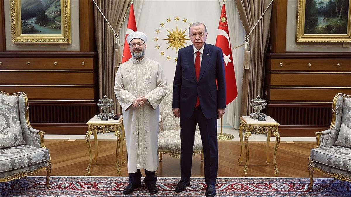 Cumhurbaşkanı Erdoğan, Diyanet İşleri Başkanı Erbaş'ı kabul etti