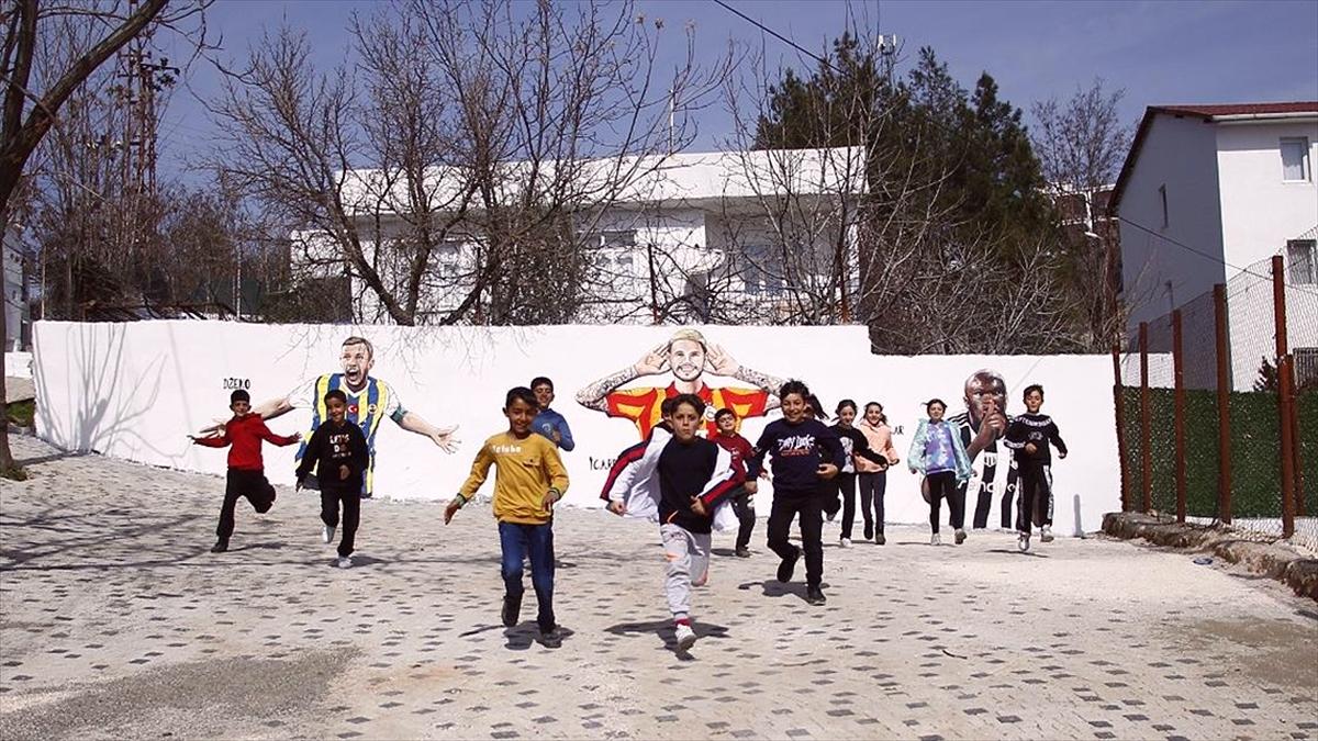 Diyarbakırlı çocukların duvar önündeki fotoğrafını milyonlar gördü