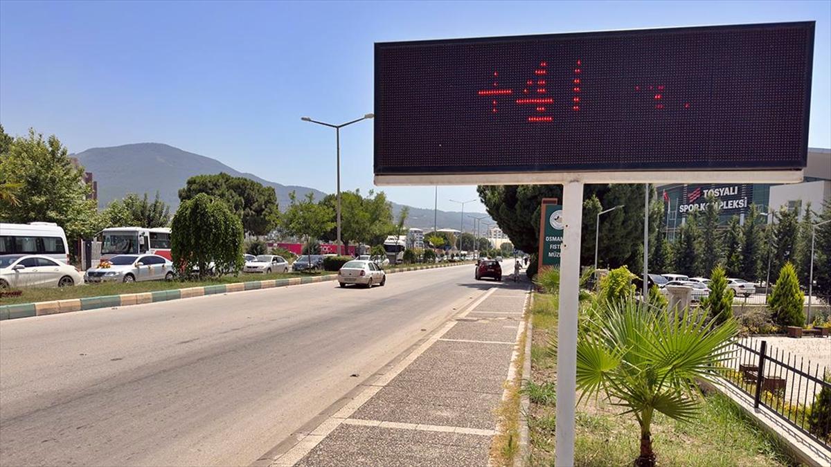 Doğu Akdeniz'deki bunaltıcı sıcaklar vatandaşlara zor anlar yaşatıyor