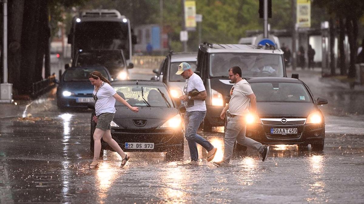 Edirne ve Kırklareli'nde sağanak etkili oldu