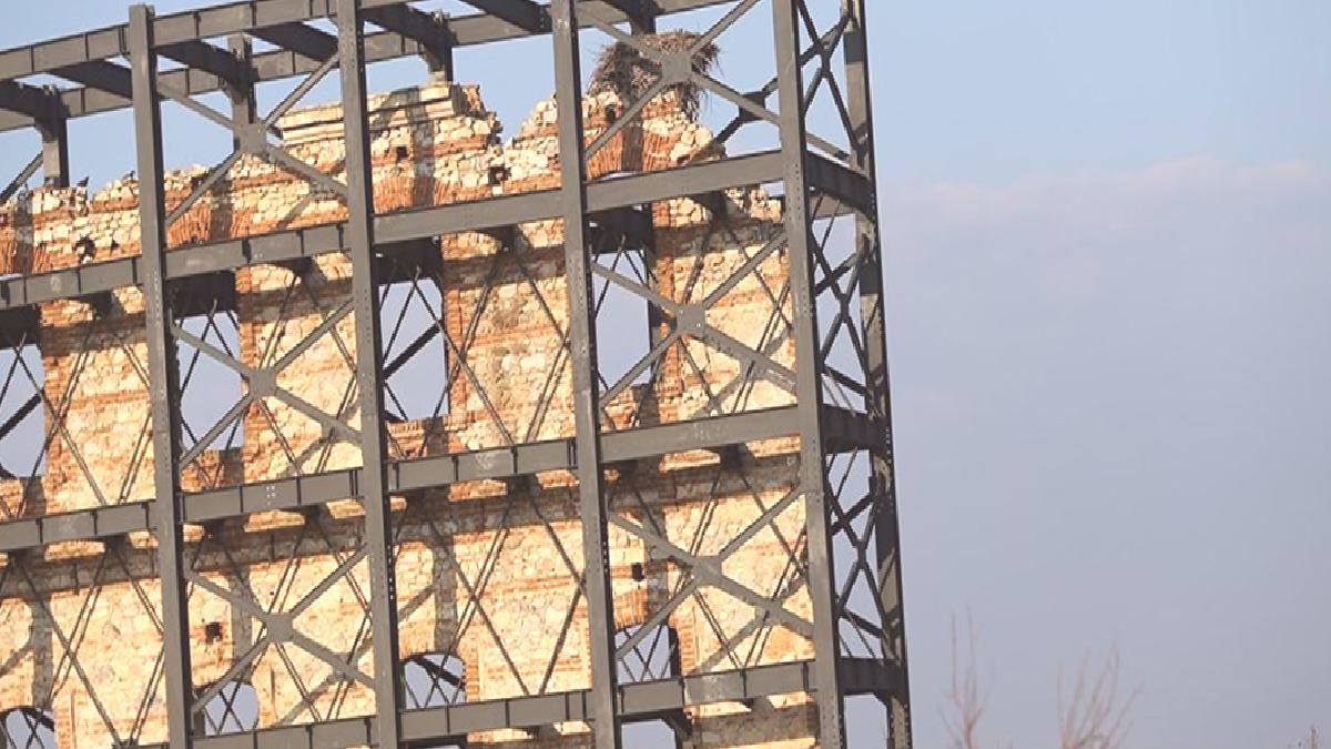 Edirne'deki tarihi hastane duvarı göçmen konuklarının yuvasıyla birlikte müdafaa altına alındı