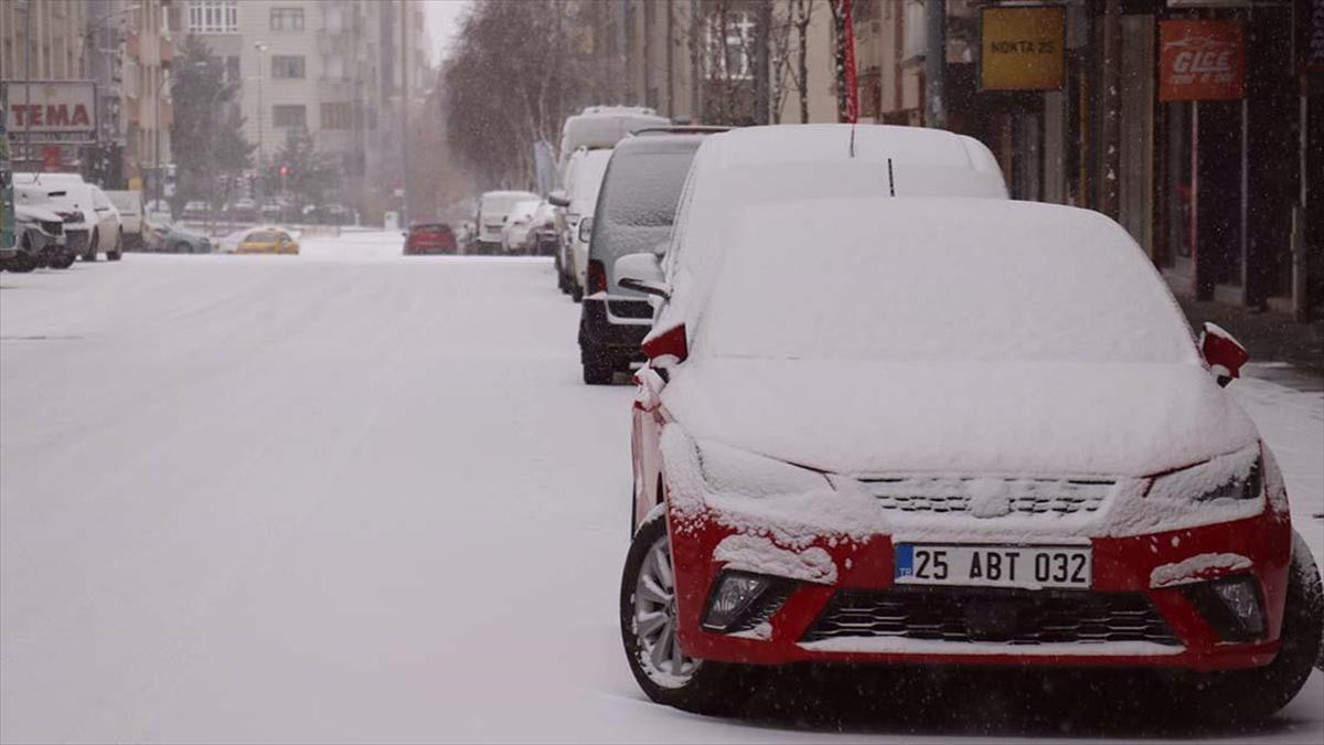 Erzurum, Kars ve Ardahan'da kar yağışı etkili oldu