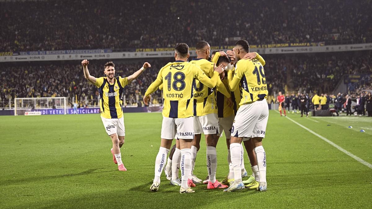 Fenerbahçe, zirve yarışında hata yapmadı