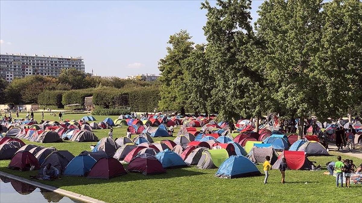 Fransa'daki evsiz çocukların sayısı son dört yılda yüzde 120 arttı