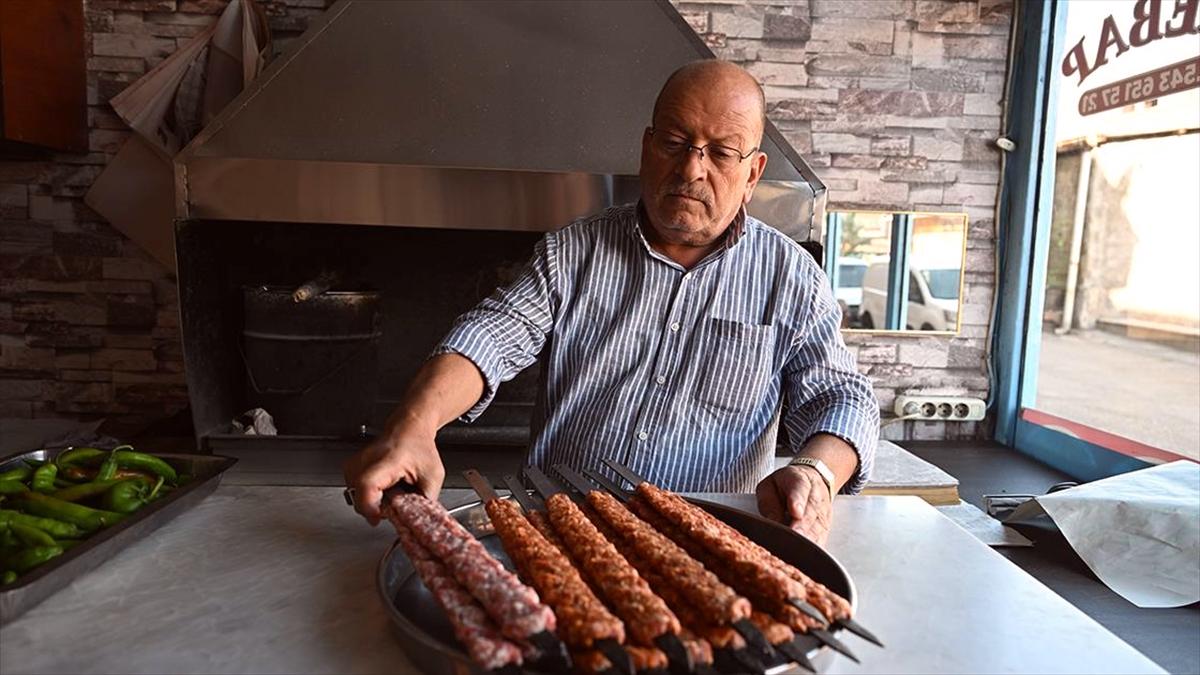 Gaziantep'te 40 Yıldır Kebap Ustalığı Yapan Mehmet Gül ve Ahilik Geleneği