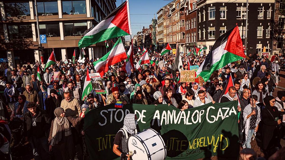 Gazze'de 1 yıldır süren soykırım Avrupa'da protesto edildi