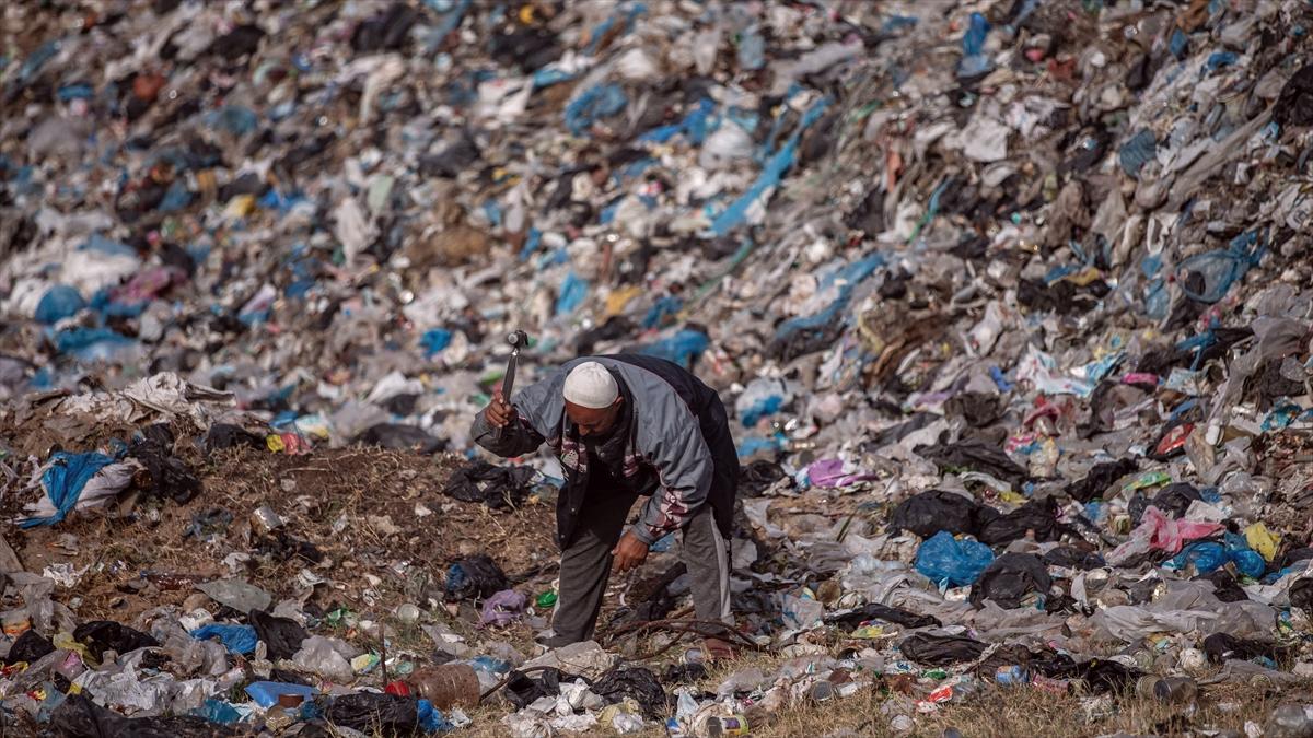 Gazze'deki çöp yığınları Filistinlilerin hayatını tehdit ediyor