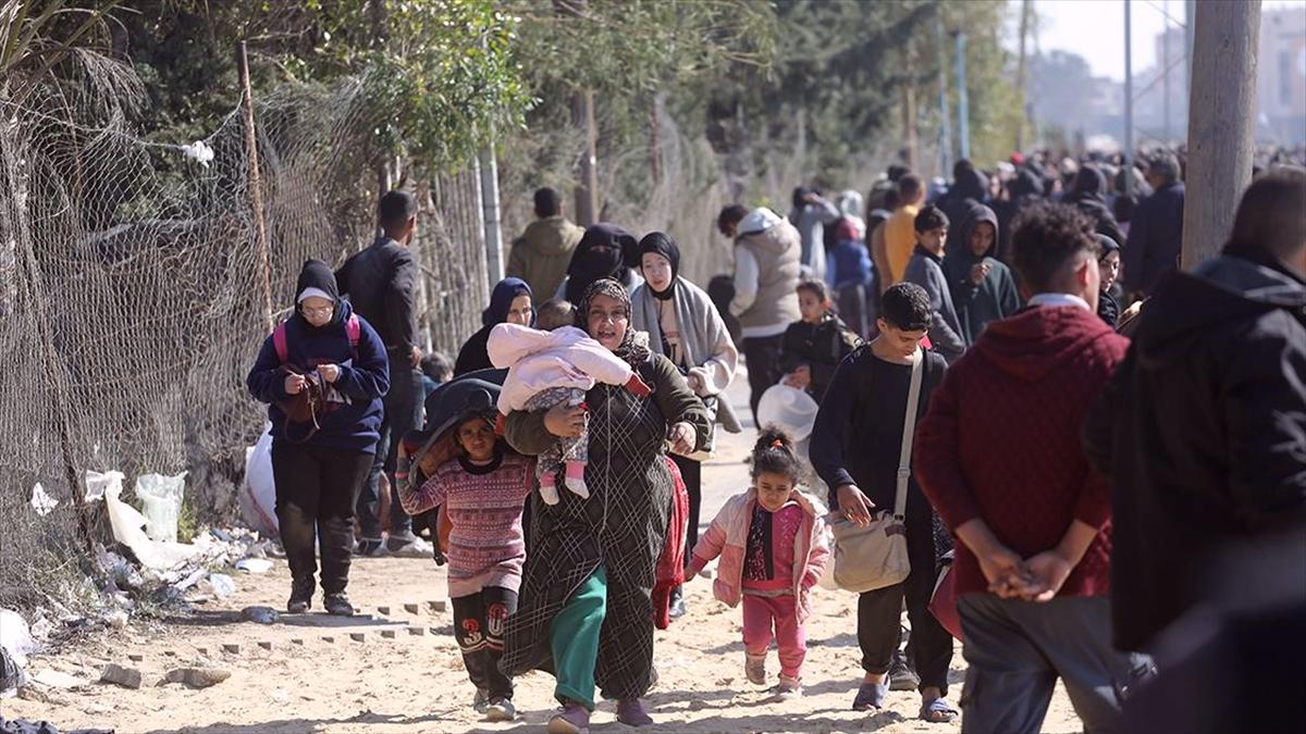 Gazze'deki Şifa Hastanesi bölgesinden güneye göçe zorlanan yaşlı kadın, yaşadığı kabusu anlattı