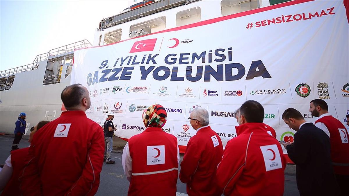 Gazze'ye insani yardım ulaştıracak 9. gemi Mersin'den uğurlandı