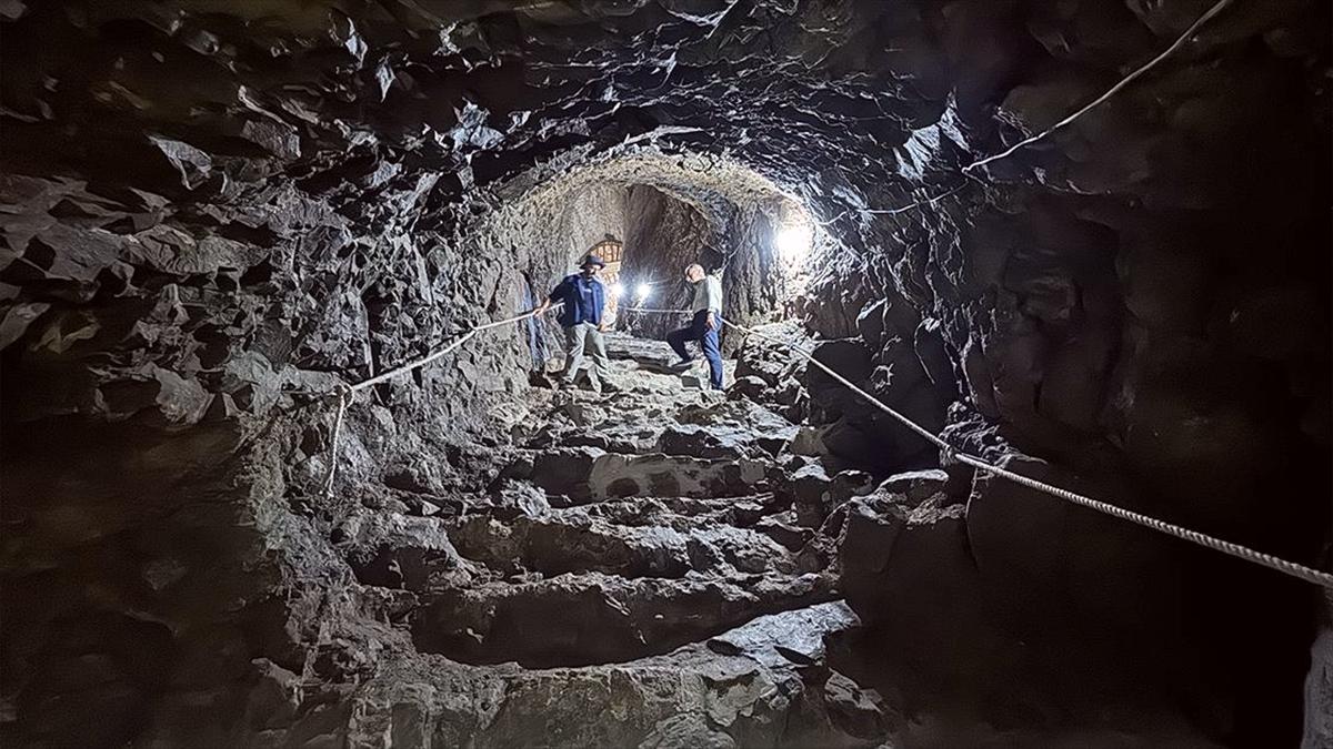 Harput Kalesi'nde Tarihi Su Sarnıcı Restorasyon Çalışmaları Devam Ediyor