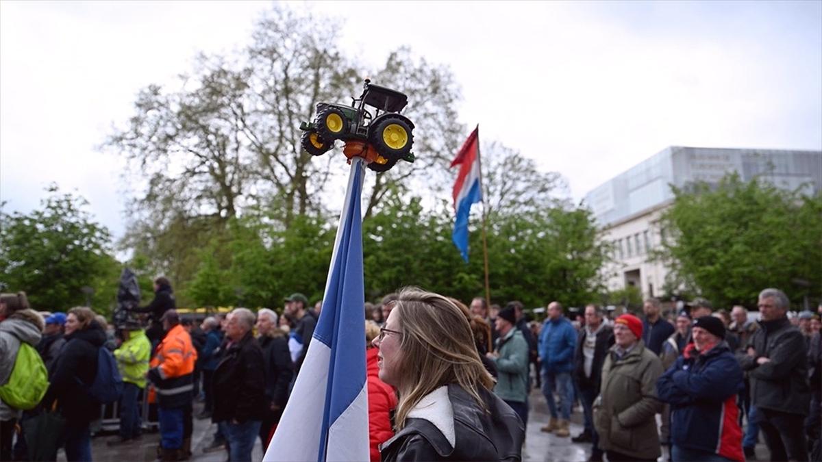 Hollanda çiftçilerinden Brüksel'de protesto