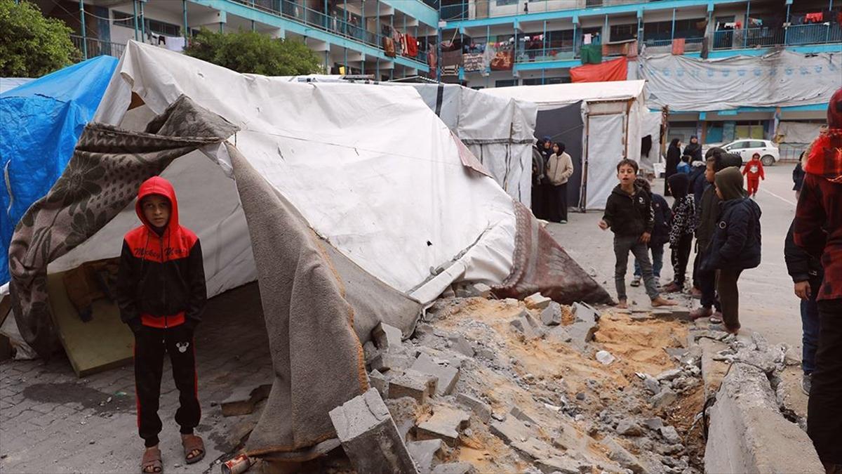 İsrail'in Gazze'ye düzenlediği saldırılarda en az 12 Filistinli hayatını kaybetti