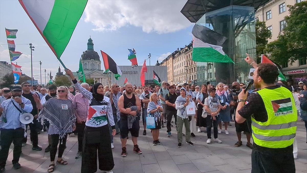 İsrail'in Stockholm Büyükelçiliği önünde Filistin'e destek gösterisi düzenlendi