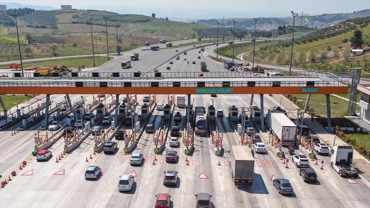 İstanbul-İzmir Otoyolu'nda bayram tatili hareketliliği yaşanıyor